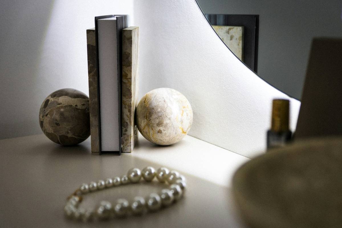indoor garden jewelry boxe what are - side view showing partition between plant and jewelry zones